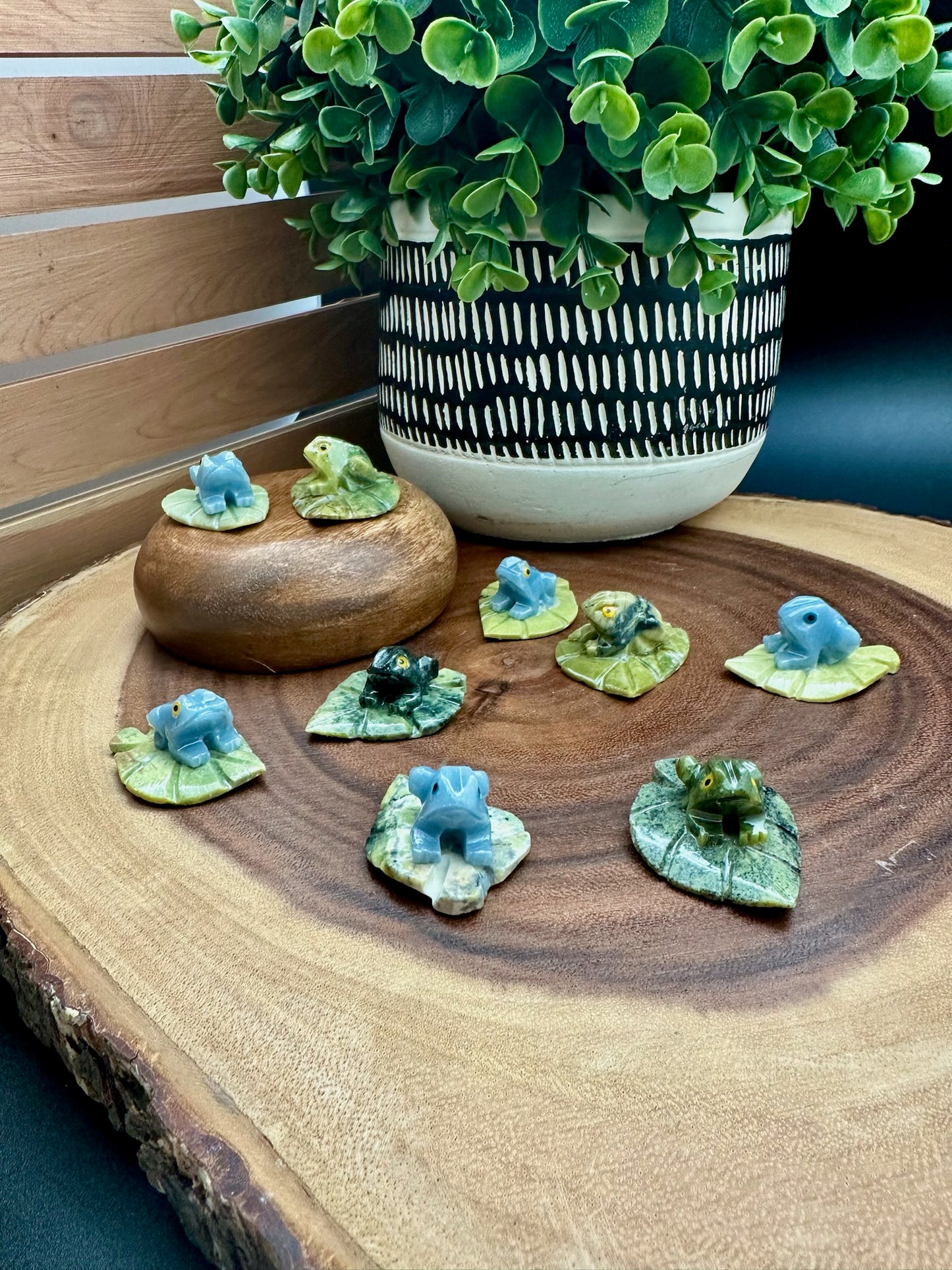 Small Frog on Lilypad Carvings